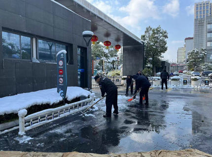 雪落知寒意，行动暖人心